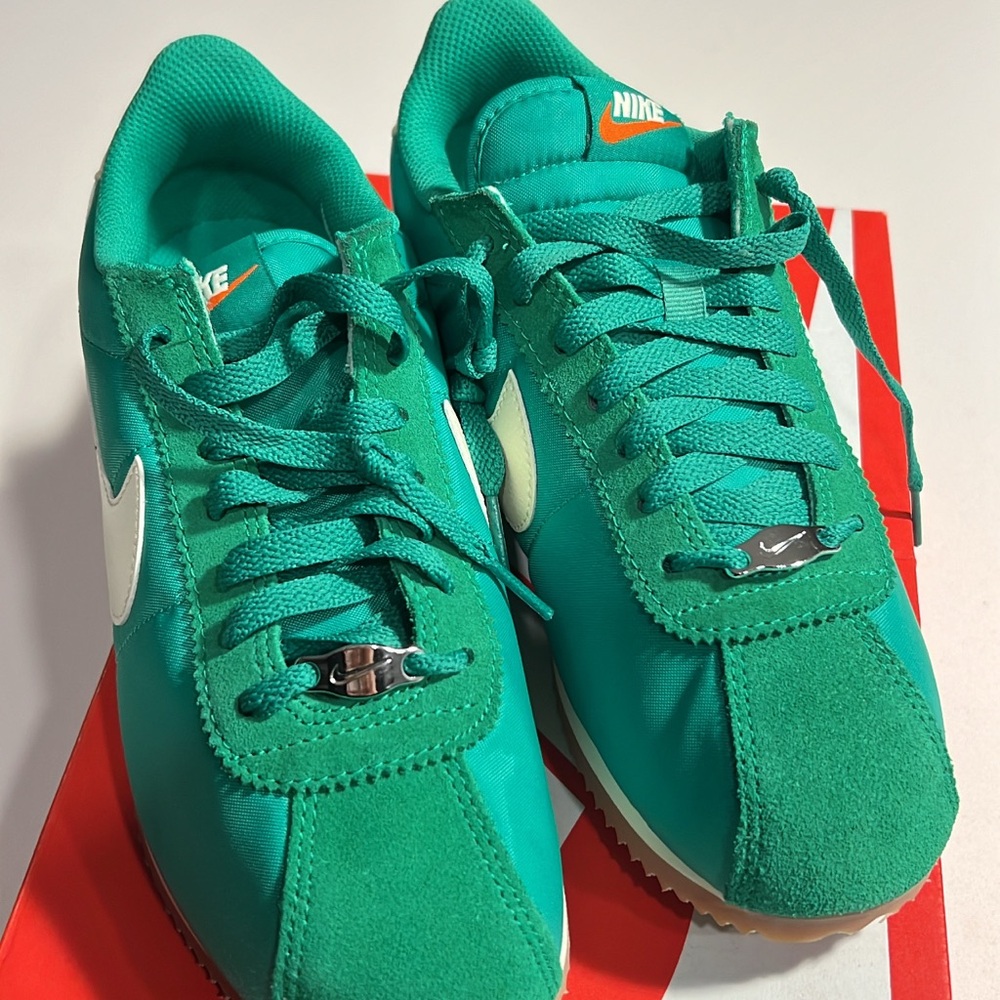 Nike Vibrant Teal Sneakers with White Swoosh